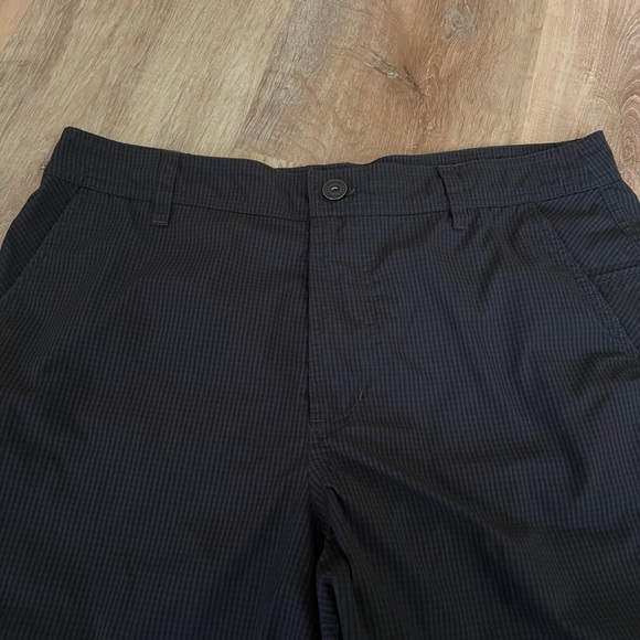 Lululemon Men’s Kahuna Shorts - Picture 4 of 6